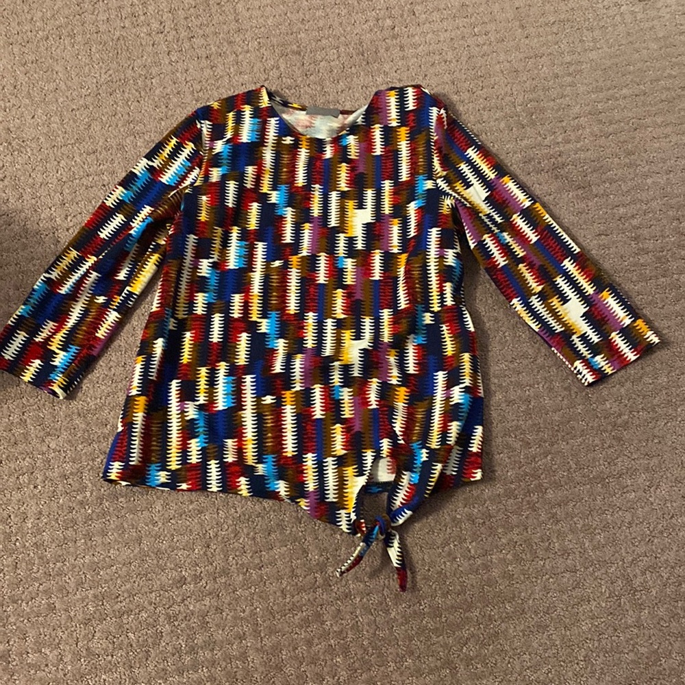 Three quarter sleeve t shirt. Multi color size medium